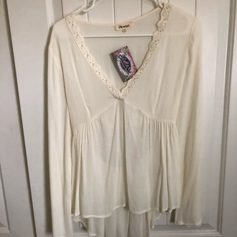 ❌SOLD❌ Women’s open back blouse